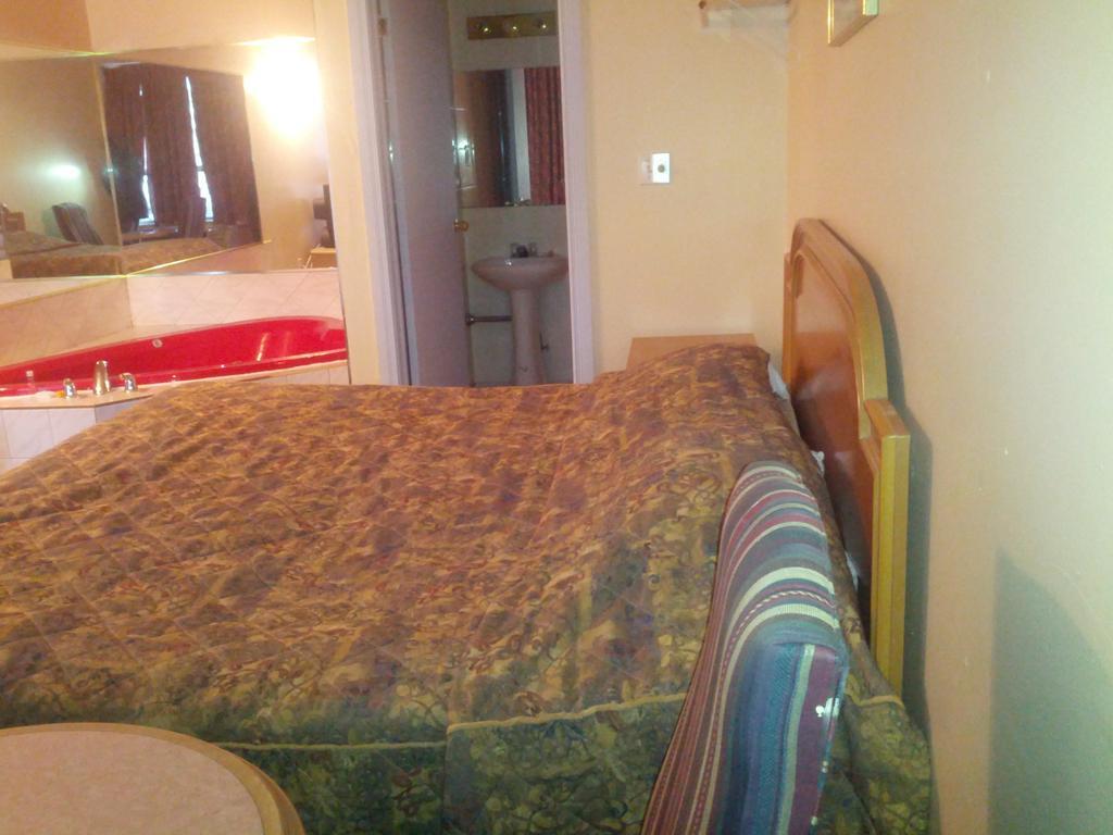 Hotel Admiral By The Falls 2*