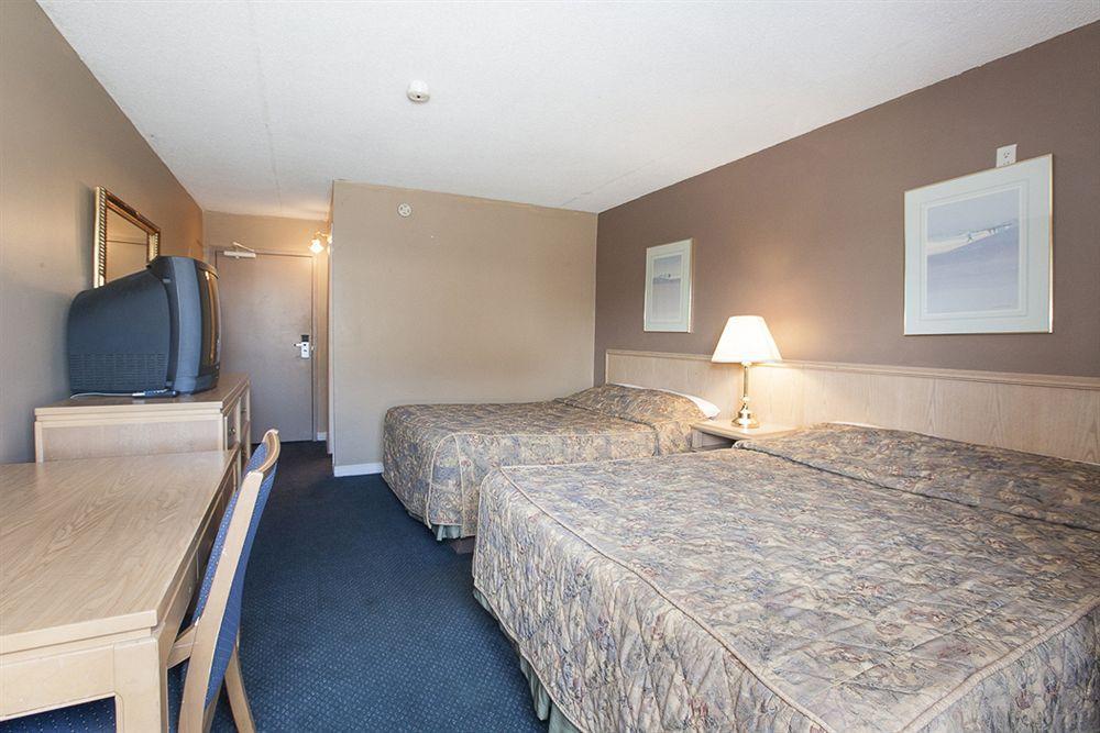 Admiral By The Falls Hotel 2*