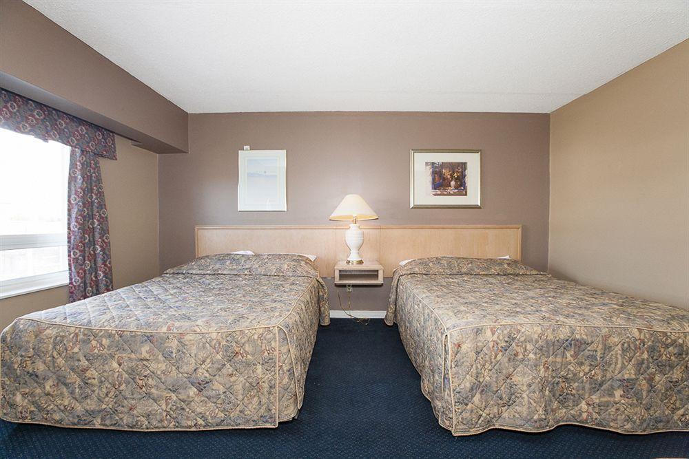 Admiral By The Falls Hotel 2*