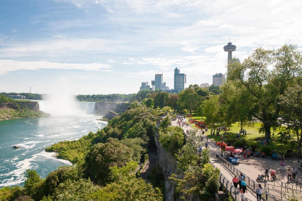 Hotel Admiral By The Falls Niagara Falls