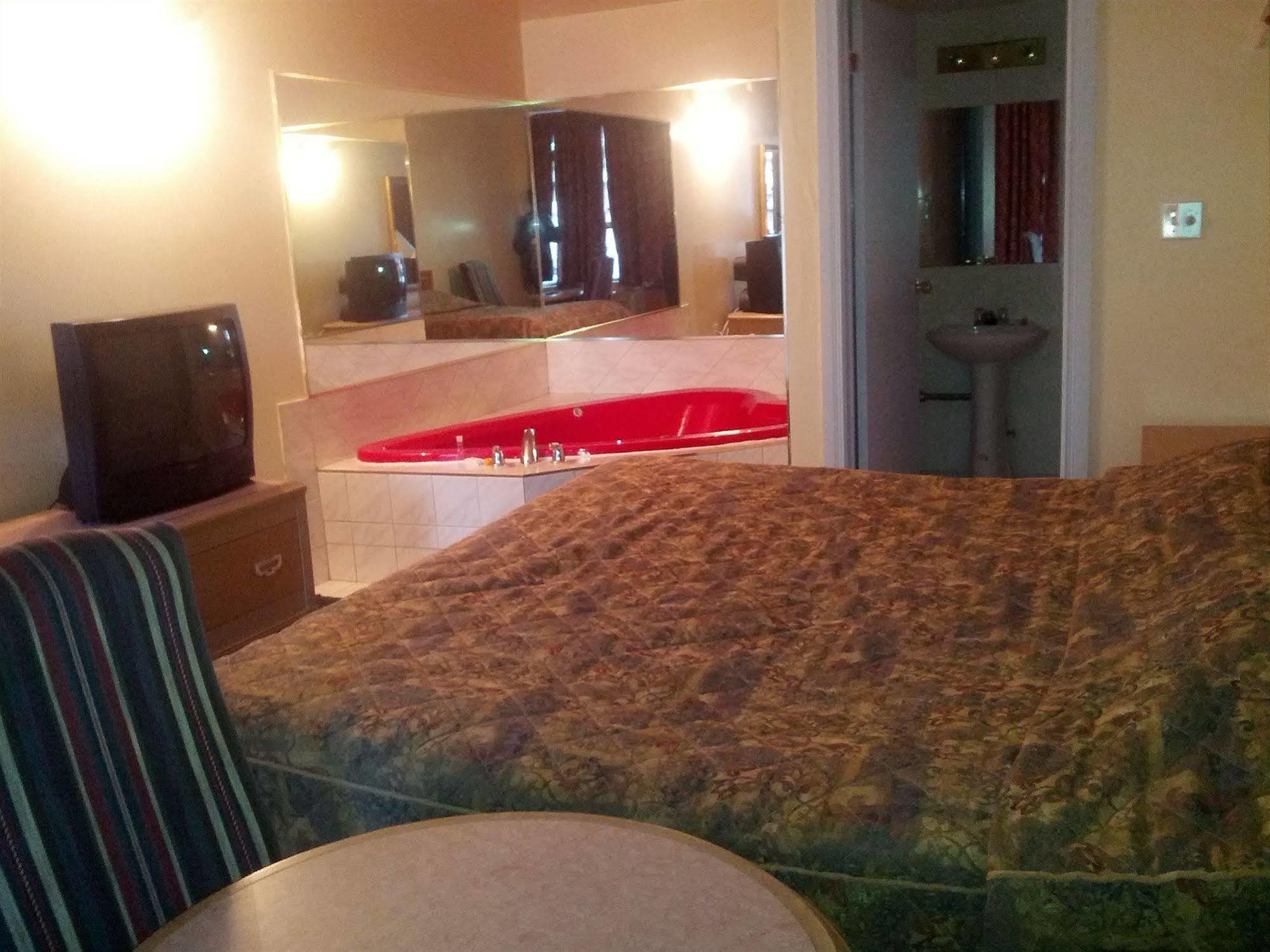 Hotel Admiral By The Falls 2*