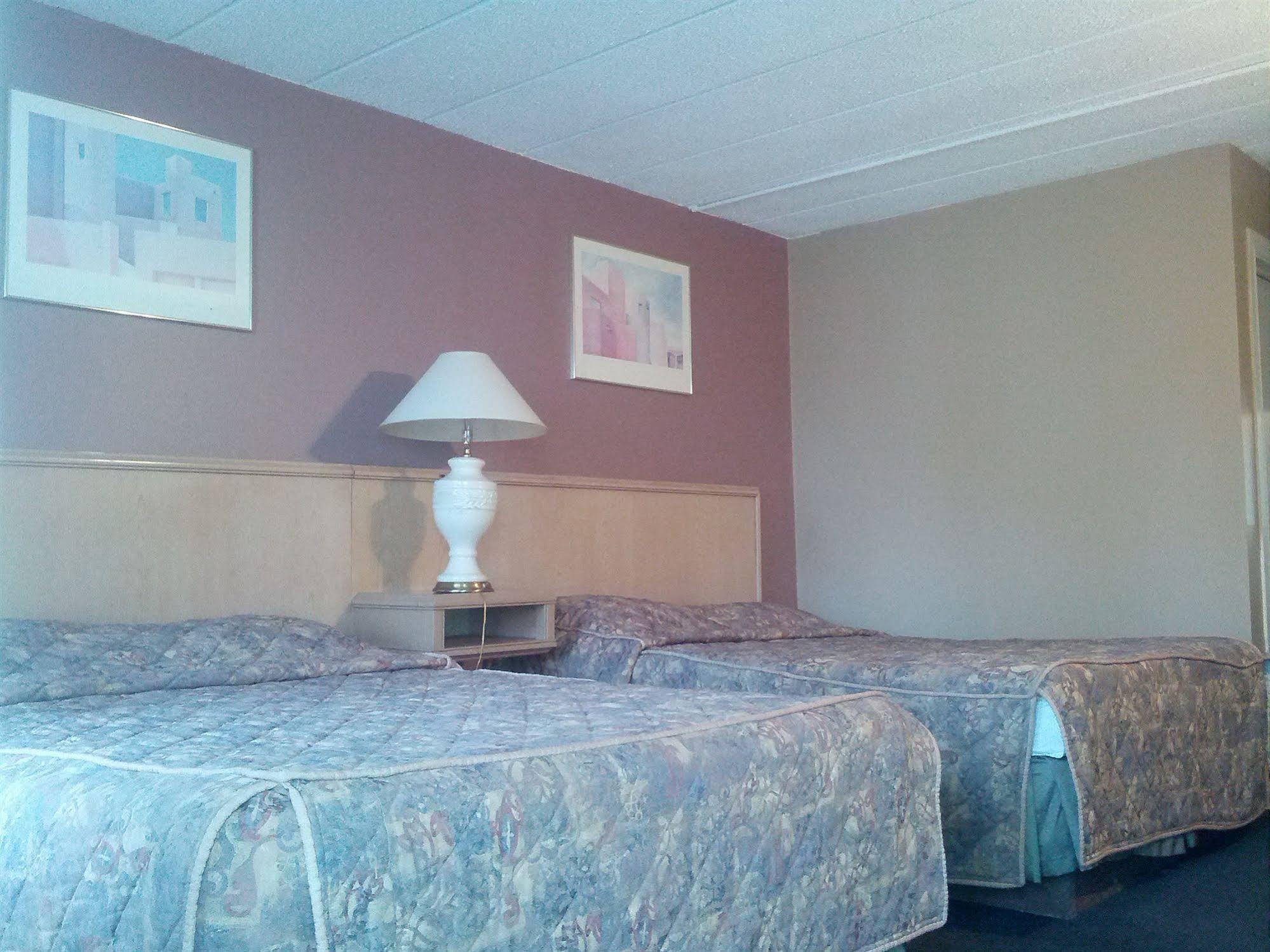 Hotel Admiral By The Falls Niagara Falls