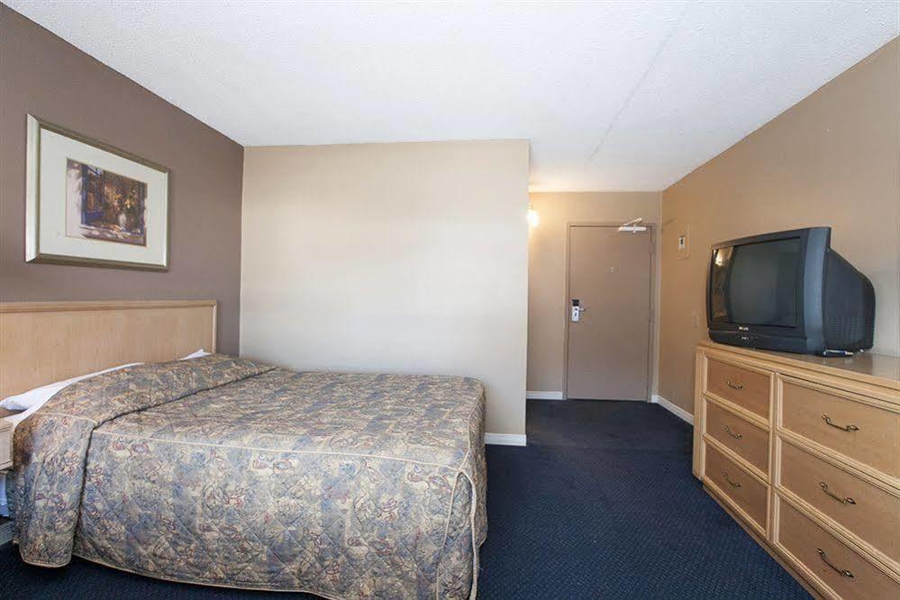 Hotel Admiral By The Falls Niagara Falls