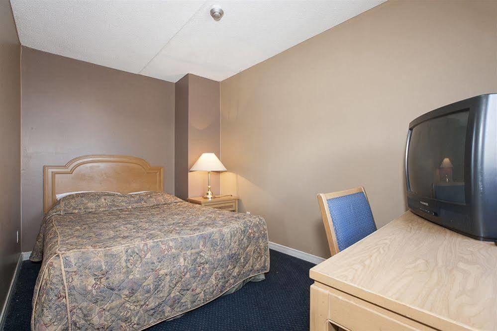 Hotel Admiral By The Falls 2*