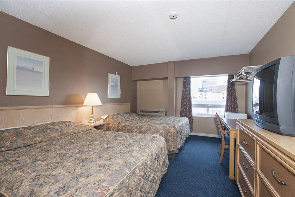 Admiral By The Falls Hotel 2*