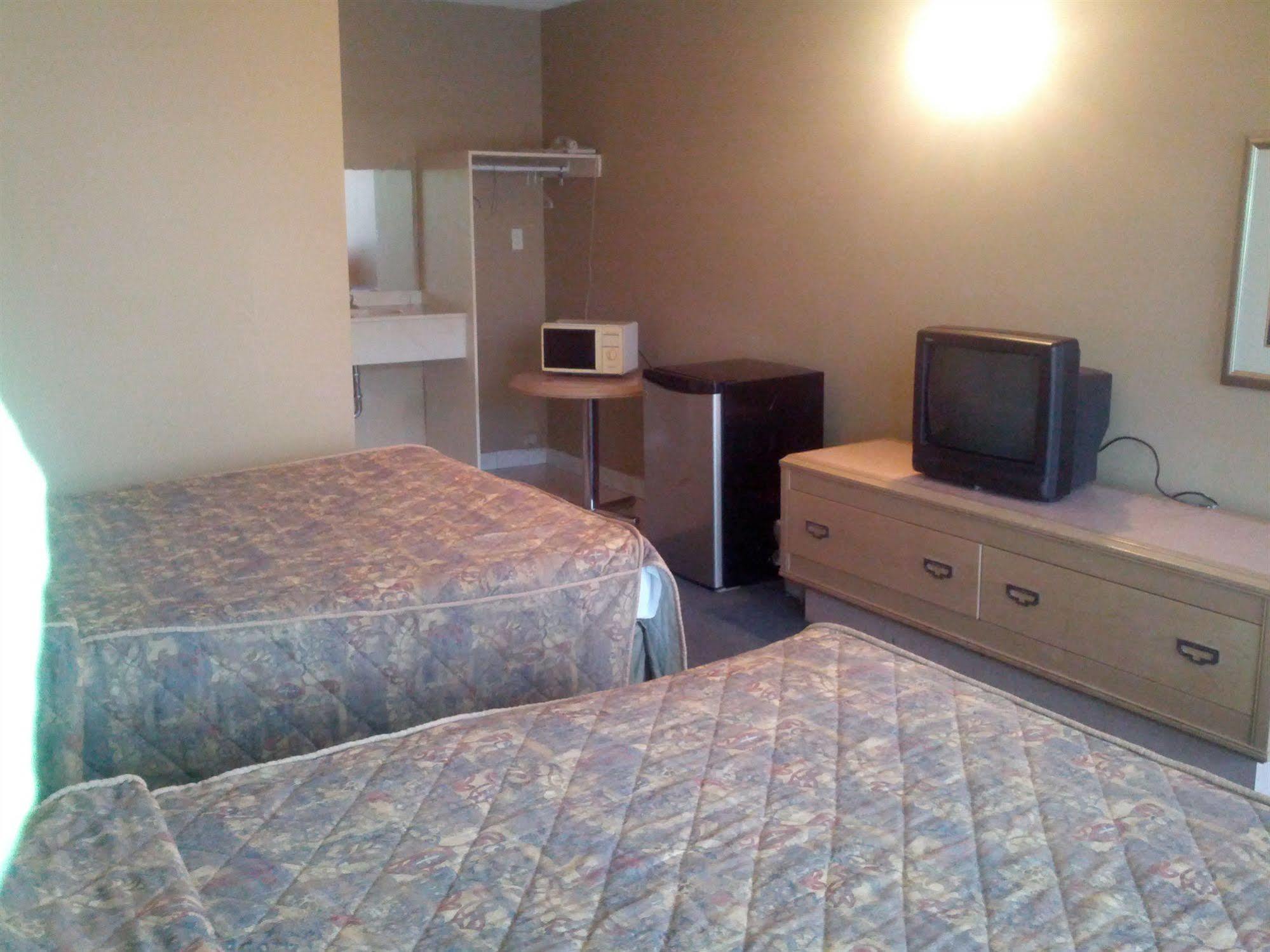 Admiral By The Falls Hotel 2*